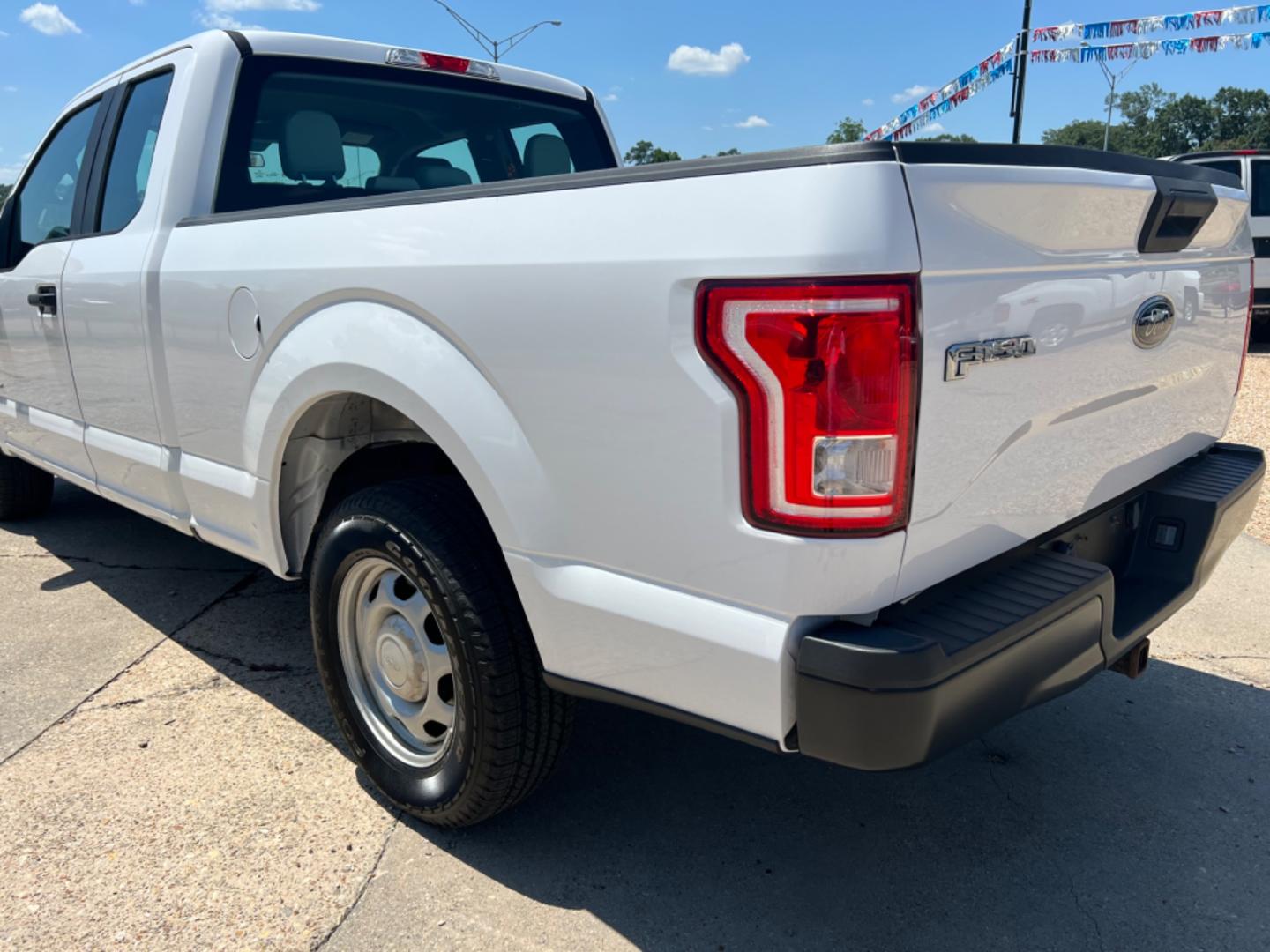 2016 White /Grey Ford F-150 XL (1FTEX1CP7GK) with an 2.7 V6 EcoBoost engine, Automatic transmission, located at 4520 Airline Hwy, Baton Rouge, LA, 70805, (225) 357-1497, 30.509325, -91.145432 - 2016 Ford F150 SuperCab XL ***One Owner*** 2.7 V6 EcoBoost Gas, 182K Miles, Clean Truck, Power Windows, Locks & Mirrors, Cold A/C, Tow Pkg. FOR INFO PLEASE CONTACT JEFF AT 225 357-1497 CHECK OUT OUR A+ RATING WITH THE BETTER BUSINESS BUREAU WE HAVE BEEN A FAMILY OWNED AND OPERATED BUSINESS AT THE S - Photo#7